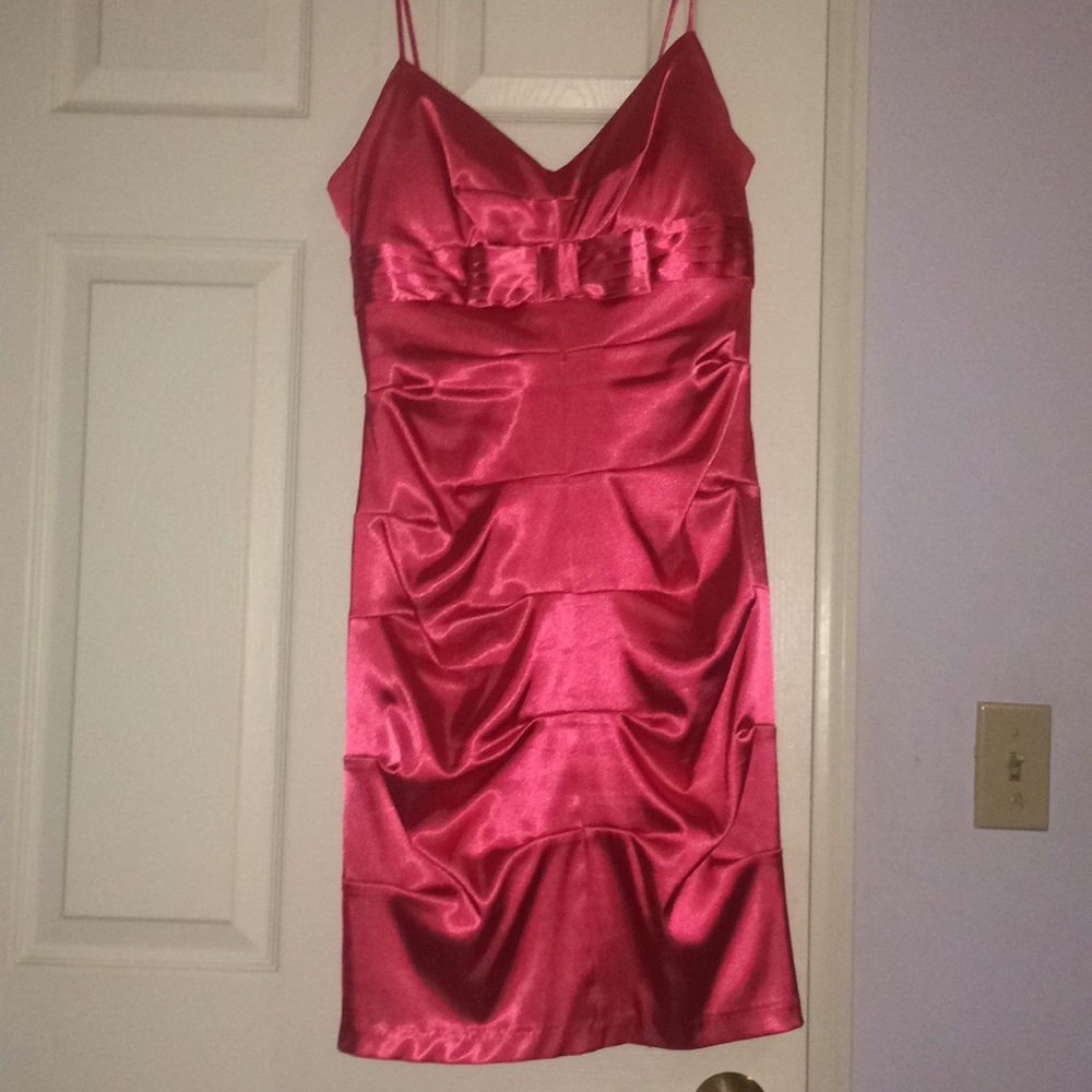 Cute pink cocktail dress (form-fitting)